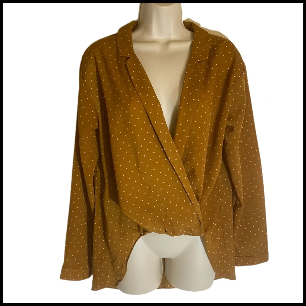 NWT FAVLUX LONG SLEEVE SURPLICE HIGH LOW HEM MUSTARD POLKA DOT BLOUSE - Picture 2 of 9